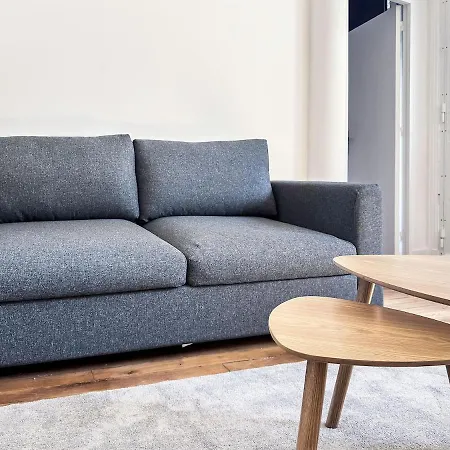 Charming Montmartre Maisonette 巴黎