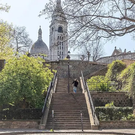 Charming Montmartre Maisonette 巴黎