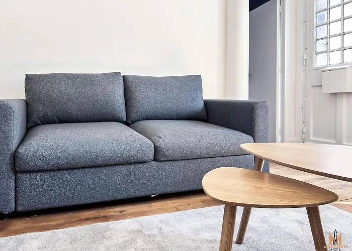 Charming Montmartre Maisonette 巴黎