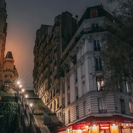 Charming Montmartre Maisonette *
