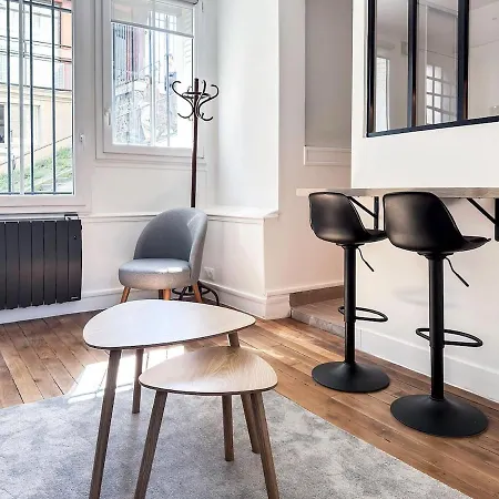 Charming Montmartre Maisonette Lägenhet *