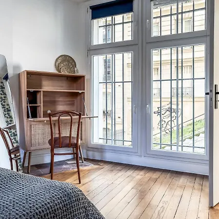 Charming Montmartre Maisonette Lägenhet *