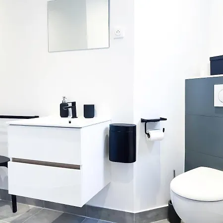 Lägenhet Charming Montmartre Maisonette Paris