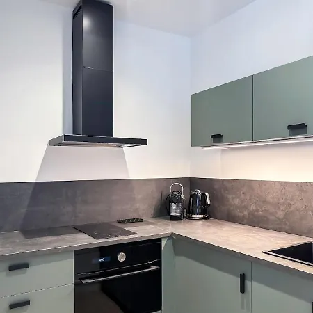 Charming Montmartre Maisonette * Paris