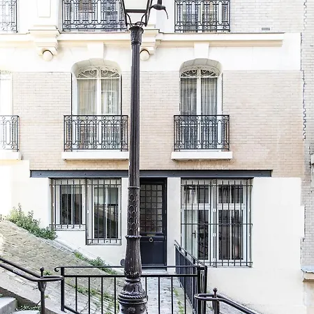 Charming Montmartre Maisonette Lägenhet