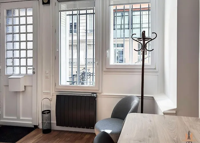 Charming Montmartre Maisonette Paris