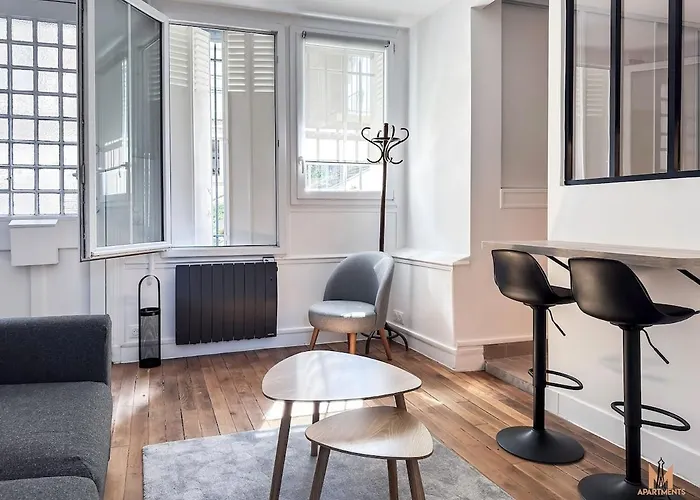 Charming Montmartre Maisonette * Paris