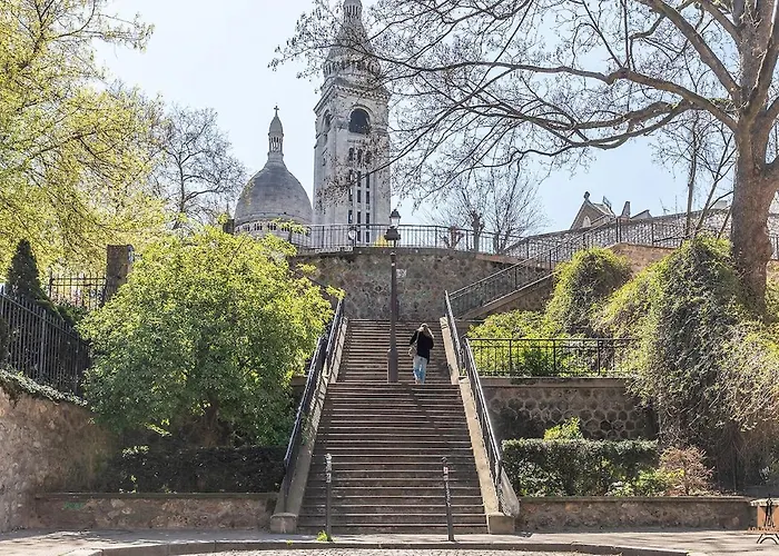 Charming Montmartre Maisonette Paris